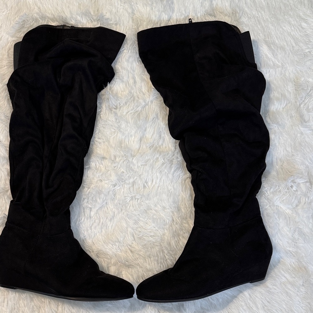 Elegant Black faux suede 2 inch wedge Women's Boots, size 10W - Picture 1 of 3